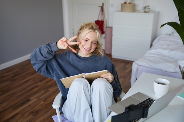 Lernen, Alleine Glücklich Zu Sein – Praktische Tipps für mehr Zufriedenheit und Selbstständigkeit im Alltag.