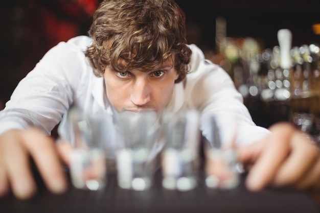 Warum Trinken Intelligente Menschen Mehr Alkohol? – Mögliche Ursachen und wissenschaftliche Erklärungen für diesen Zusammenhang