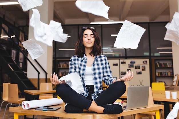 Lernen Gelassener Zu Werden – Strategien für mehr Gelassenheit und weniger Stress im Alltag.