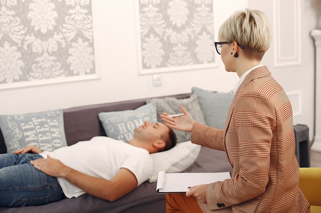 Psychodynamische Therapie Methoden – Die wichtigsten Methoden der psychodynamischen Therapie